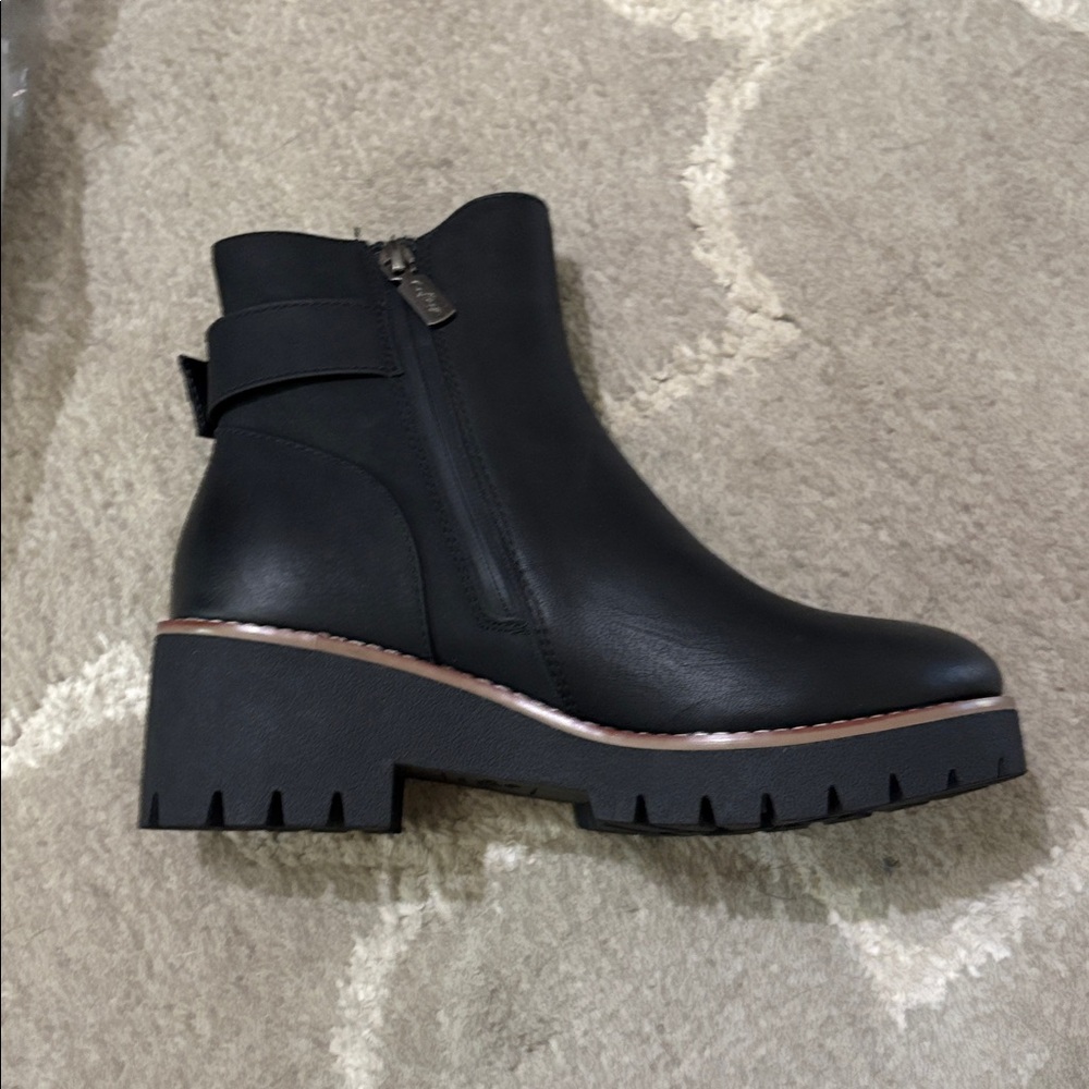 Aqua College Desiree Lug nubuck black ankle chunky boot Size 7 - Picture 4 of 17